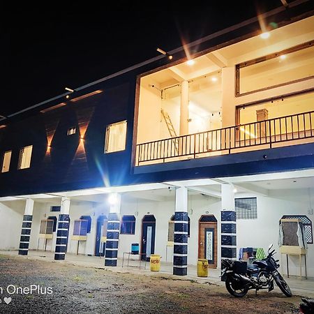 Hotel Modi Palace, Chanderi Mp Exteriör bild