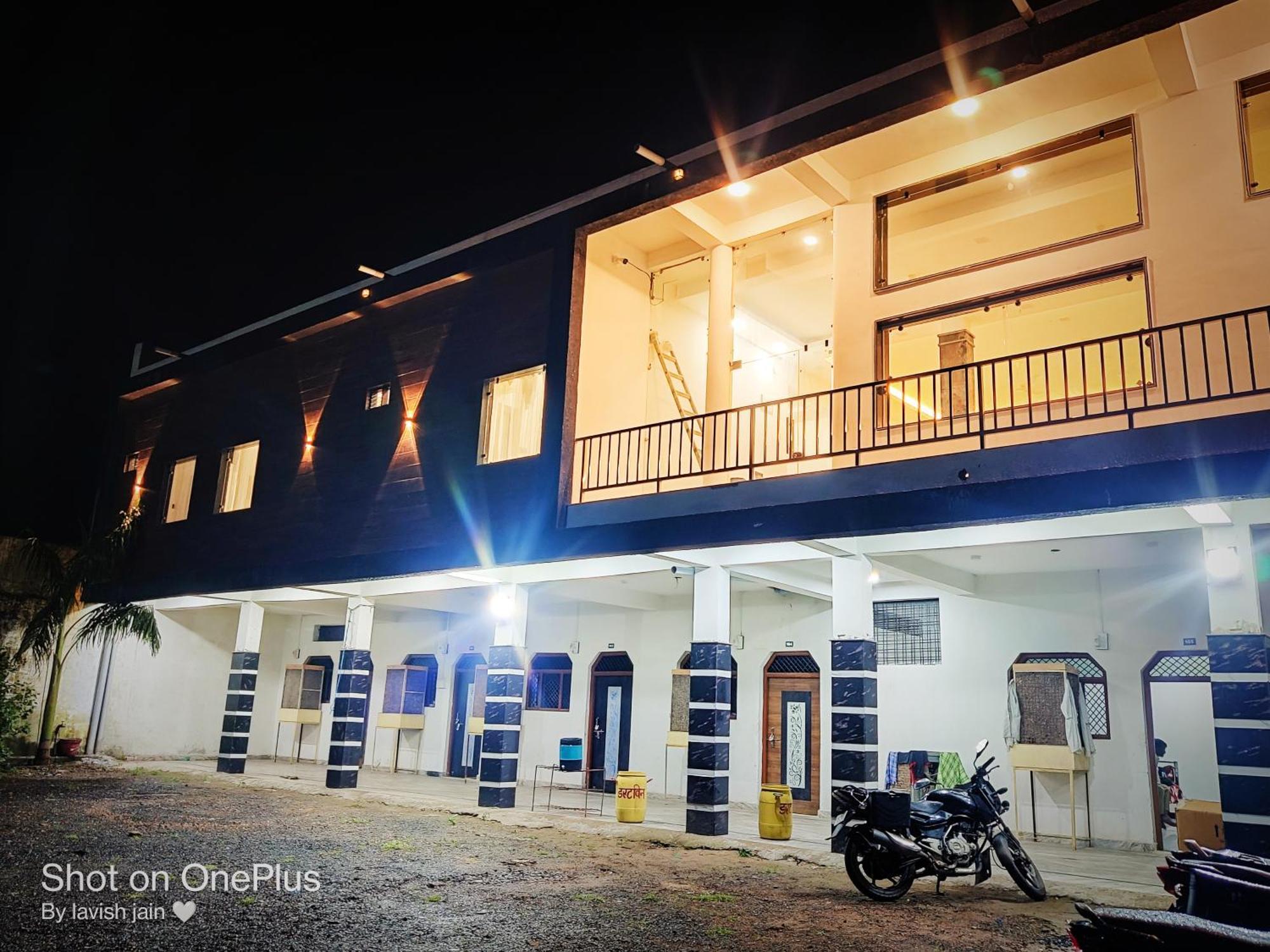 Hotel Modi Palace, Chanderi Mp Exteriör bild