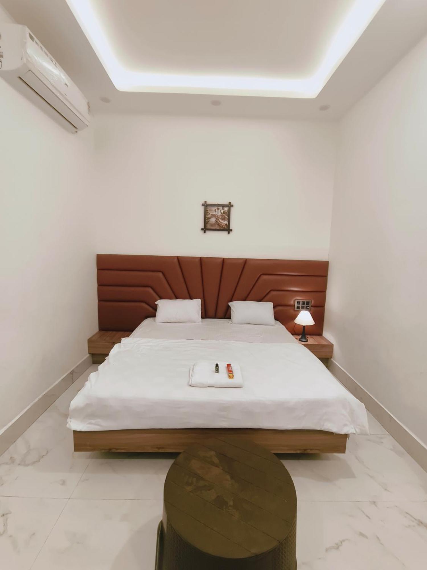 Hotel Modi Palace, Chanderi Mp Exteriör bild
