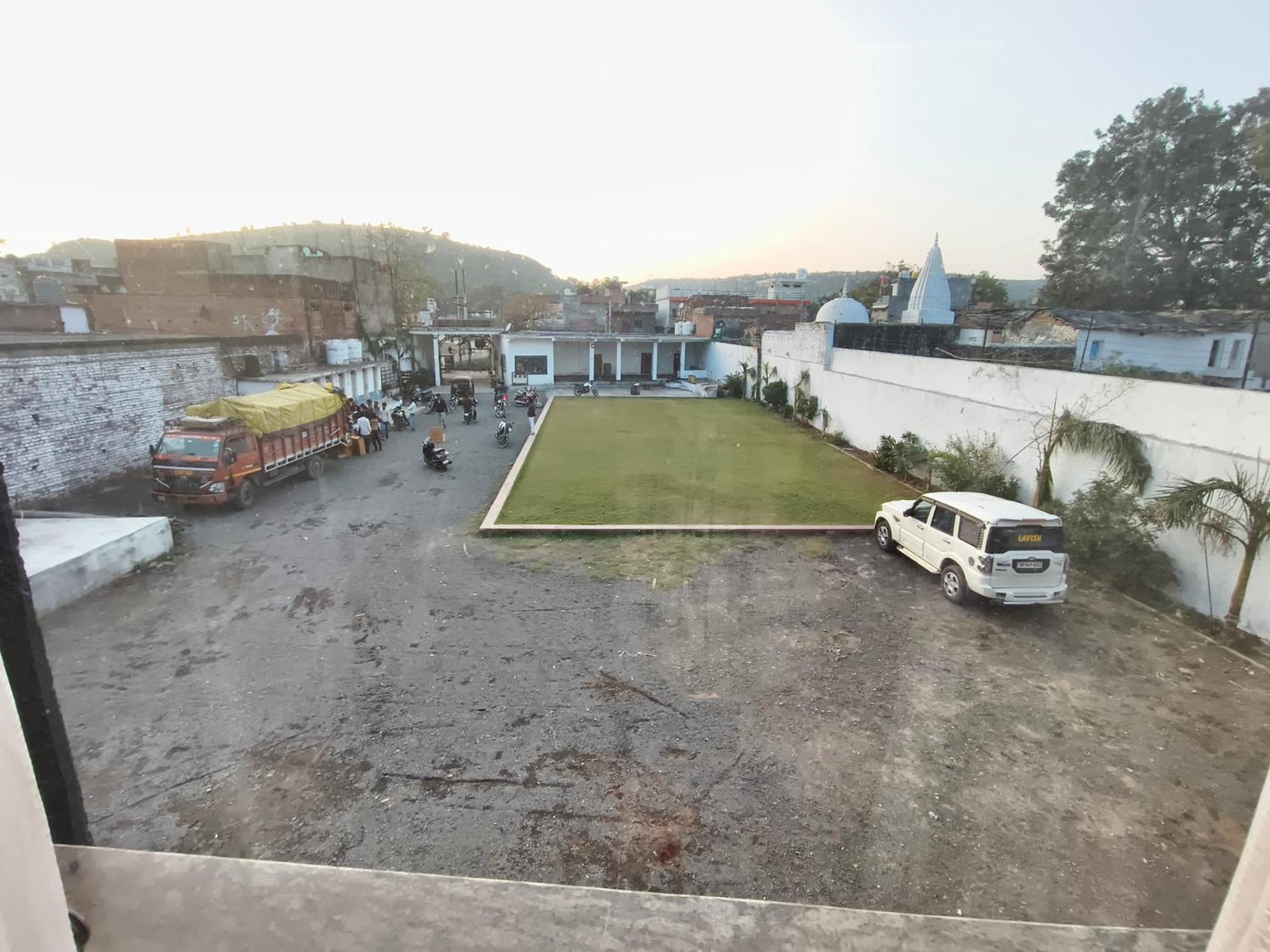 Hotel Modi Palace, Chanderi Mp Exteriör bild