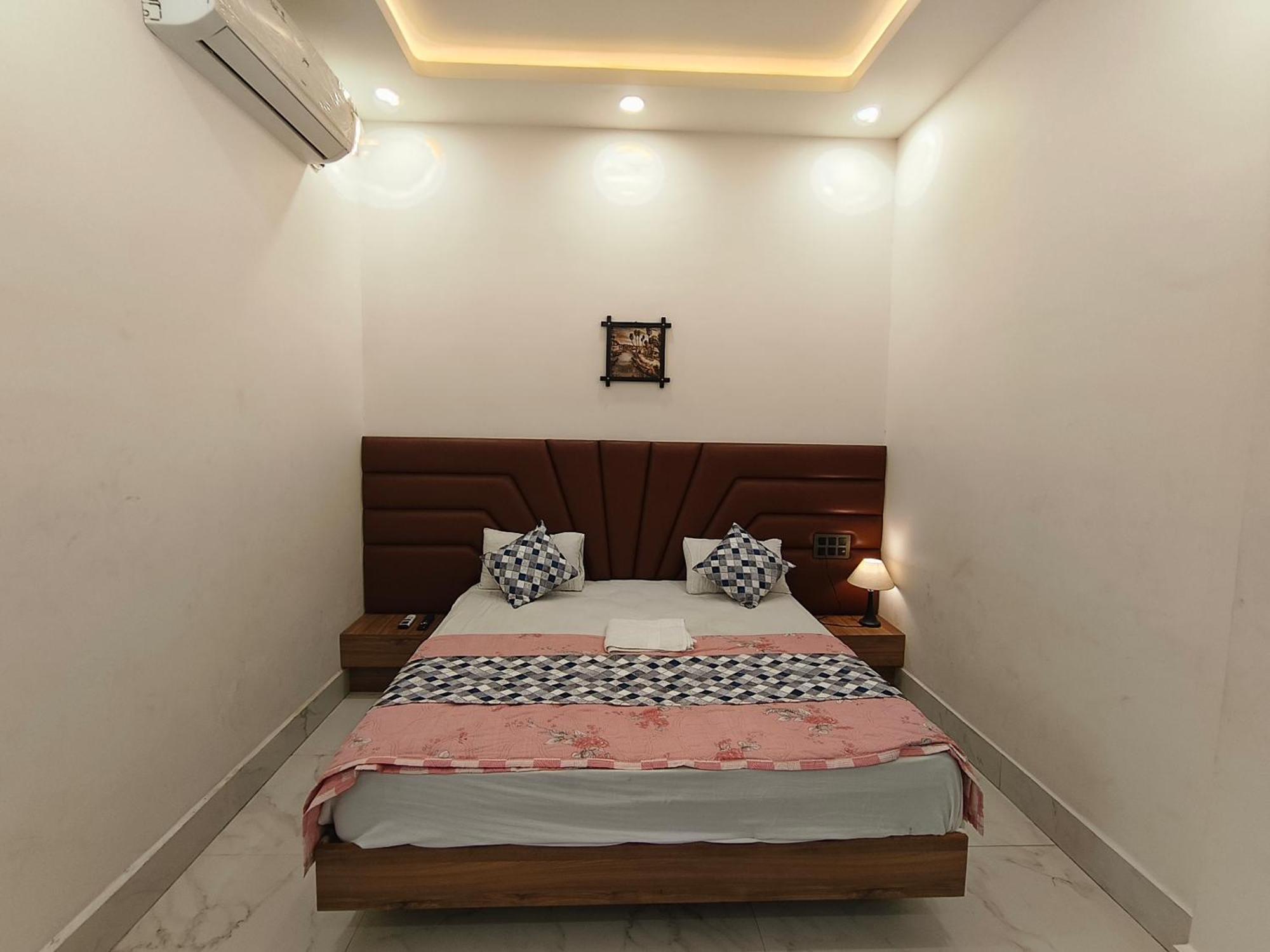 Hotel Modi Palace, Chanderi Mp Exteriör bild