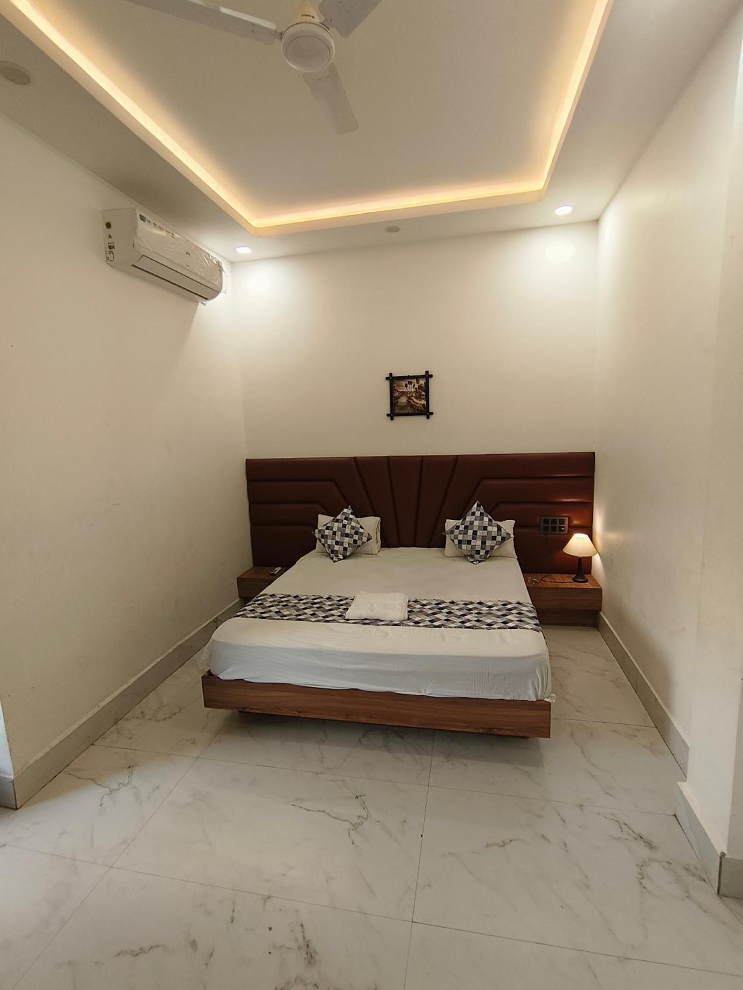 Hotel Modi Palace, Chanderi Mp Exteriör bild