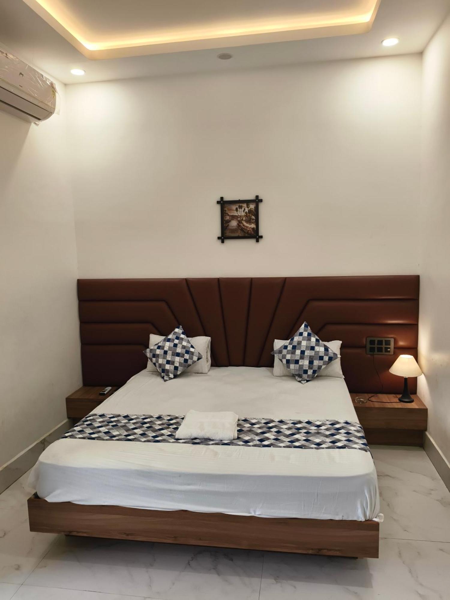Hotel Modi Palace, Chanderi Mp Exteriör bild