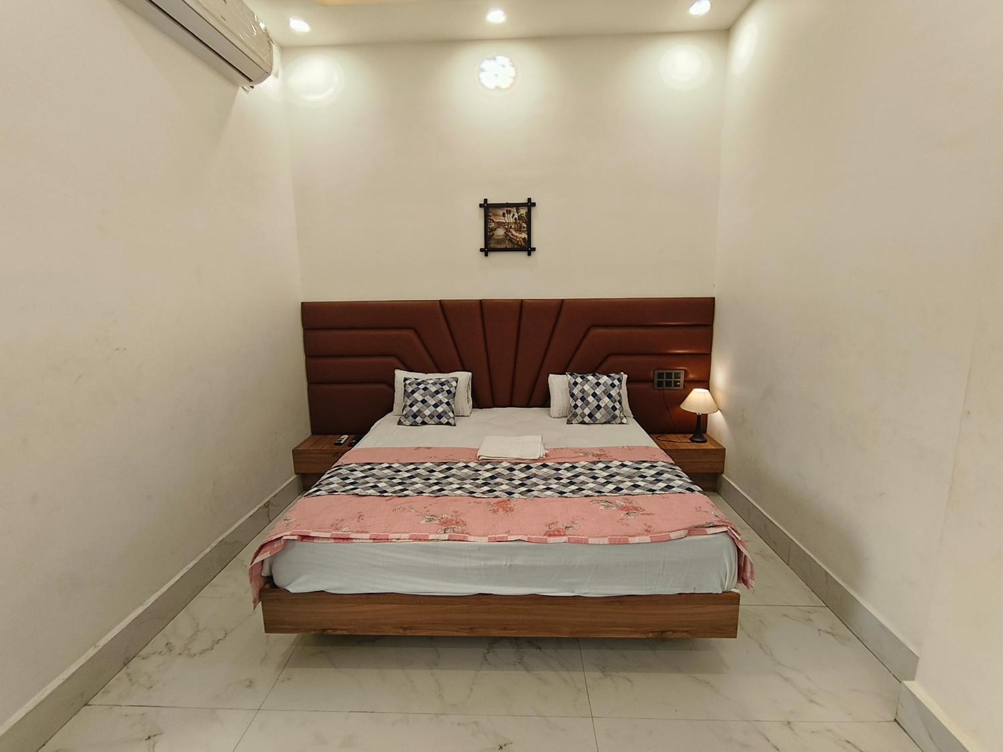 Hotel Modi Palace, Chanderi Mp Exteriör bild