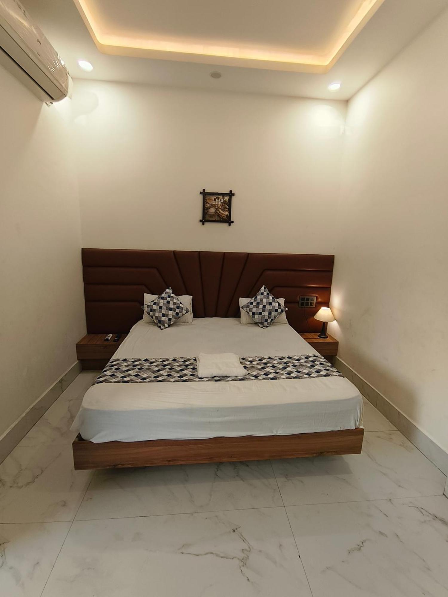Hotel Modi Palace, Chanderi Mp Exteriör bild