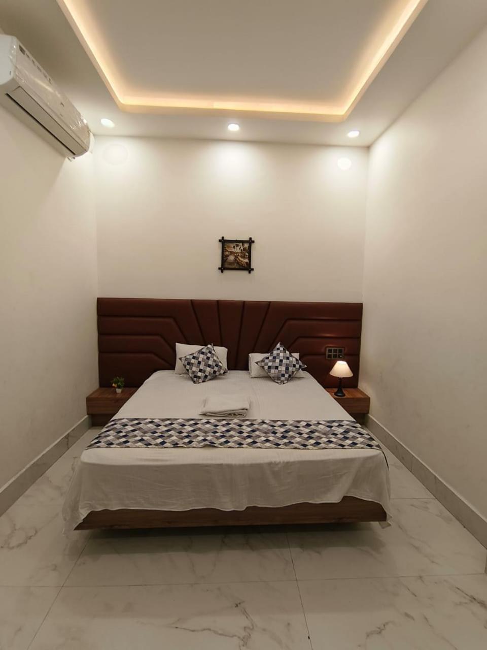 Hotel Modi Palace, Chanderi Mp Exteriör bild